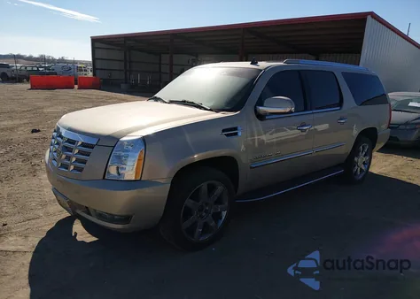 2008 Cadillac Escalade Esv Standard z USA, uszkodzony, nr VIN 1GYFK668X8R119602
